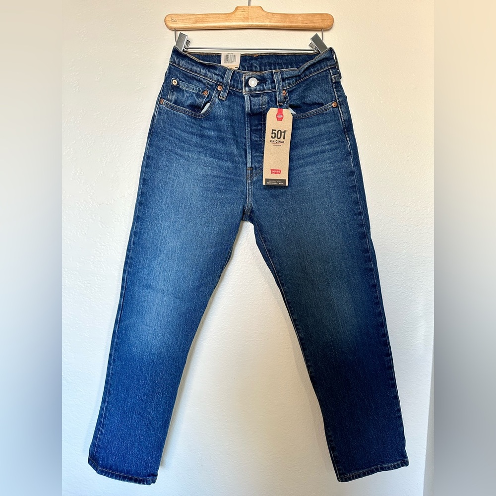 Levi’s 501 Classic Button Fly Cropped Straight Leg Jean Size 27